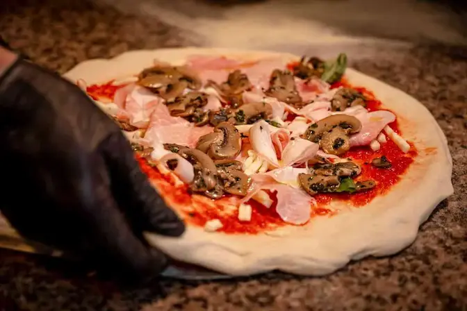 Restaurante cerca del Mestalla Valencia — pizza napolitana a 2 min